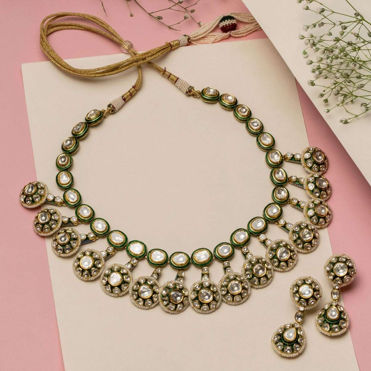 Necklace with flower